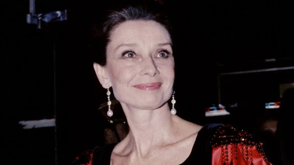 7 Stunning Photos of Actress Audrey Hepburn After Age&nbsp;50